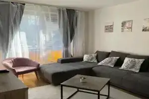 Small Apartman, Pecs