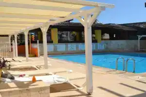 Safari Suit Apart, Side