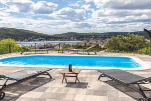 3 Bedroom Lovely Home In, Vinisce