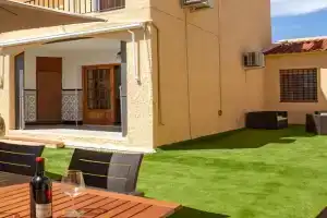 Bungalow moderno con terraza privada y BBQ a 5 min de la playa Guest house, Torrevieja