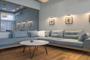 Oinousios Apartments, Karistos