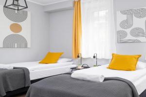 Stylowe Apartamenty typu Studio na Parterze w Centrum Katowic Blisko Rynku by Noclegi Renters, Katowice
