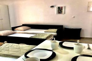Margaritis Studios, Kavos