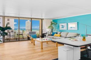 Waikiki Beach Ocean View King Bed & Free Parking Apartments, Honolulu