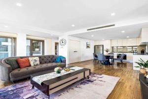 Centre of 1 BED APT Apartments, Sydney