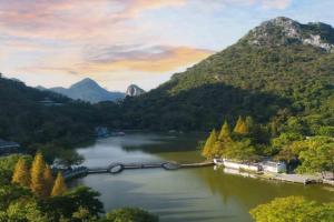 He She Courtyard Free pick-up train station stay 3 nights Hotel, Guilin