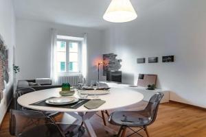 Sandy - by MyHomeInComo Apartments, Cernobbio