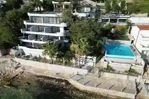 ALOHA Beach front Vacation Rental Apartments, Utjeha
