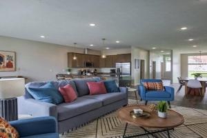 Luxury 3-Bedroom Townhome - Spectacular Views, Omaha