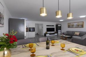 Apartment Shine, Kastel Stari