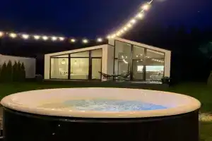 Richkas Chalet kotedzh z chanom-dzhakuzi, Slavskoye