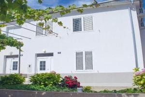 House Mari, Novaglia