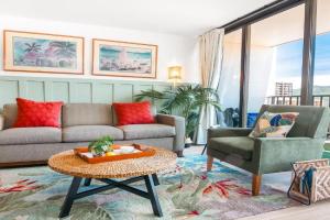 Stylish Stay at Waikiki, Close to Beach, Parking Apartments, Honolulu