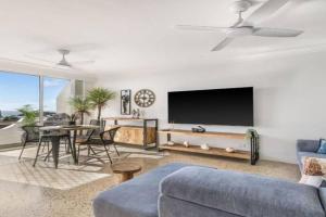 2 Bedroom Coastal getaway with ocean views!, Port Macquarie