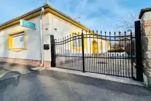 Iskolakert Apartman, Sarospatak