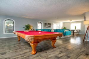 Modern, Oasis! Private Pool, Sleeps 12 Guest house, Tempe