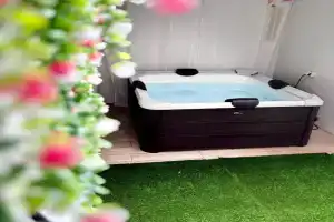 Jacuzzi Experience by perfect-living Apartments, Ioannina