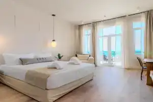 NINETEEN O FIVE Apart-hotel, Limenas