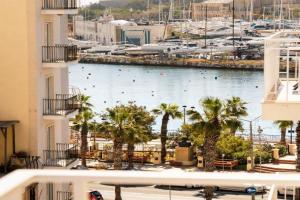 Stuart Rooms by Zzzing, Sliema