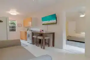 Quiet Guest Cottage Near the Beach!, West Palm Beach