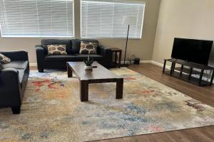 Serene 2bed 1bath condo with parking Apartments, Fresno