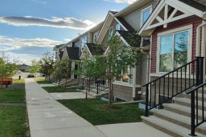 Genesis Townhouse, Calgary
