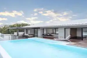Luxury Penthouse River Mouth Views & Pools, Black River