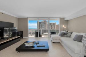 Amazing View Beachfront Resort Luxury Amenities, Hollywood