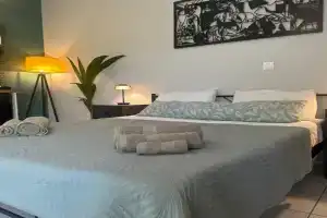 Jo's Studios, Mirina