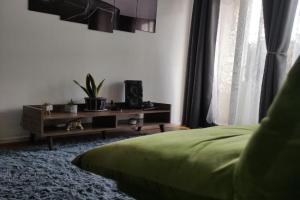103 dpto a 15 minutos de Aeropuerto frente mall Apartments, Santiago