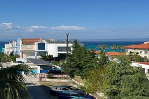 Cate's Apartment, Hanioti