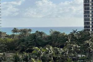 Stunning apt! Oceanview! Parking included Apartments, Sunny Isles Beach