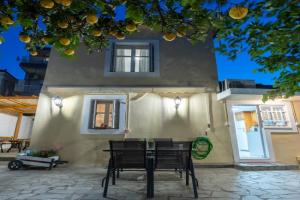 Spacious Home with Yard, Mytilene Lesvos Guest house, Mytilini