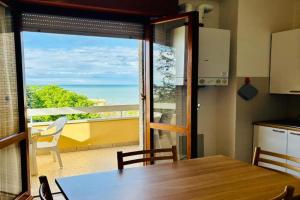 APPARTAMENTO -C- VISTA MARE con 2 camere da letto-Residence Azzurro Apartments, Cattolica