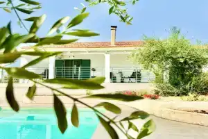 Elea Boutique Villa with private pool by DadoVillas, Acharavi