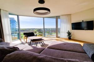 Elija Sunny Family Apartment