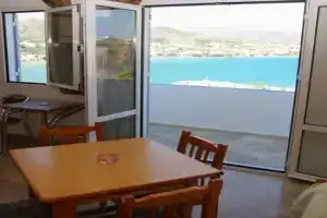Sea View And Mountain View Apartment For 4 People, Makriyialos