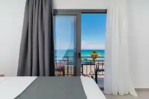 Emerial Deluxe Seaside Rooms, Skala Potamias