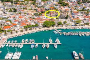 Apartments Teo - Center with Free Parking, Baska Voda
