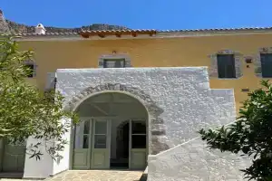 Alexander House 1, Leonidion