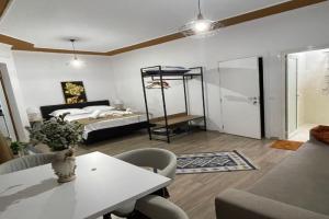 Square 21 Studio Apartament, Tirana