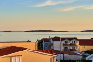 Villa Dragic, Brodarica