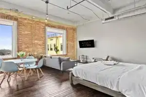Stunning Downtown Apartment with Pool, Laundry, Parking, Dallas
