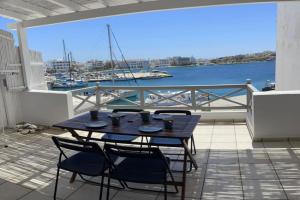 City Centre Studio with Old Port Sea View & Balcony, Tinos Town