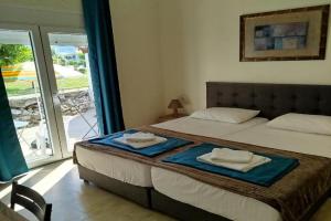 Mirkashouse, Limenas