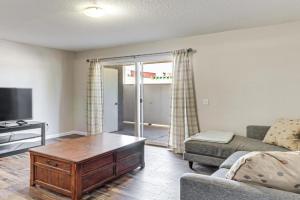 3 Mi to Downtown Charming Condo with Patio Apartments, Reno
