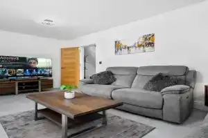 5 bedroom house Solihull 10 mins drive from BHX & NEC Private off road parking, Birmingham