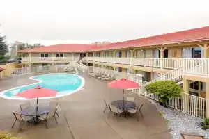 GuestPlace Inn & Suites, Redding