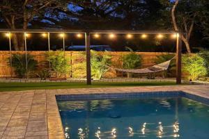 The Wisteria Oasis With heated pool and hot tub Guest house, Sarasota