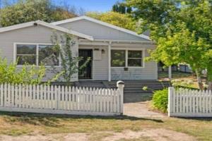 Gwen's Cottage on King, Daylesford